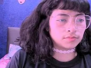 ninayellow on CamSoda