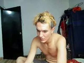 Offline pervertstoys on CamSoda