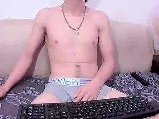Offline pervertstoys on CamSoda
