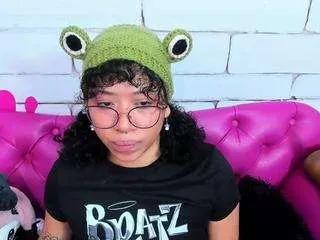 Freechat safiro-agata on CamSoda