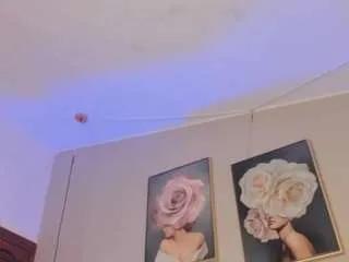 saraa-blonde on CamSoda 