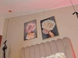 saraa-blonde on CamSoda 