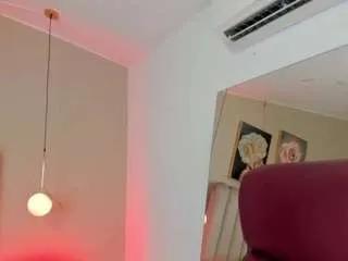 saraa-blonde on CamSoda