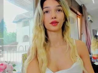 sassyt33n on CamSoda 
