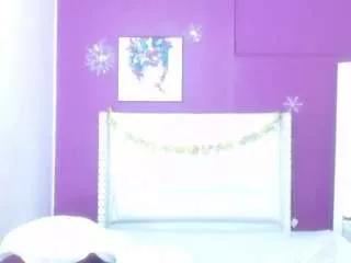 Offline sexy-tiny-sarah on CamSoda