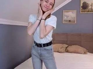 sue-holland on CamSoda