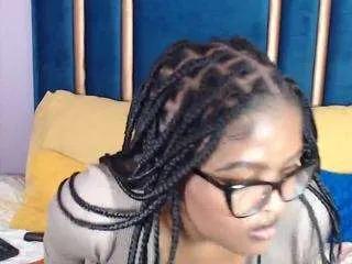 sweetcaramellelox on CamSoda 