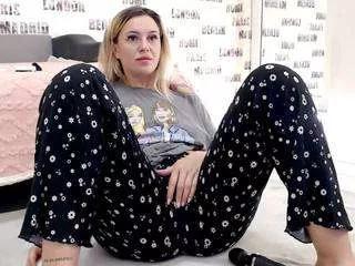sweetdaiana23 on CamSoda 
