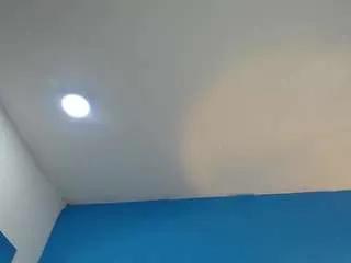 tiinyemilly on CamSoda 