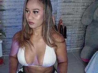 tinnahottie on CamSoda 