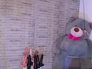 tinnahottie on CamSoda 