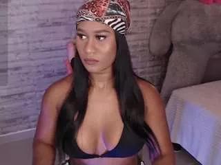 tinnahottie on CamSoda 