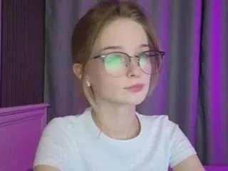 Freechat vialeta-baby on CamSoda