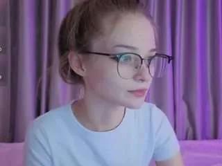 Freechat vialeta-baby on CamSoda