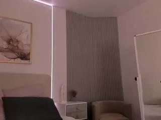 virrginchloee on CamSoda 