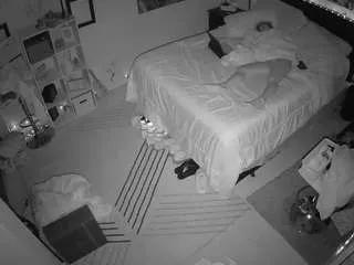 Offline voyeurcam-hornyhostel-01 on CamSoda