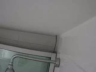 Freechat voyeurcam-jb-shower-1 on CamSoda