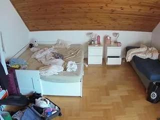 Offline voyeurcam-julmodels-greybed-3 on CamSoda