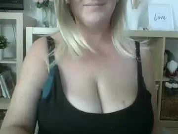 danahotmilf on Chaturbate 