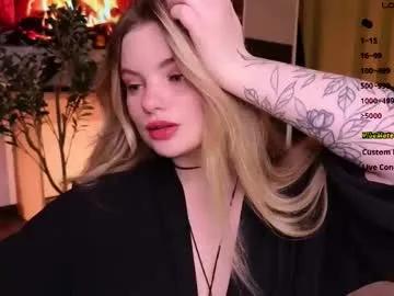 hottie_jane — Suck finger looking into cam close up fav pattern 66 pvt 18tk [32 tokens left] #curvy #dirtytalk #blonde #bigass #braces
