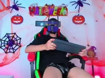 Moises_23cm - experienced performer for a bonkers cam stream moises_23cm from Chaturbate