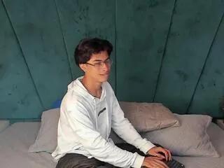 aaron_ez on Flirt4Free 