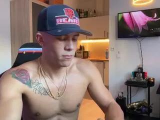 Freechat duncan_collins on Flirt4Free