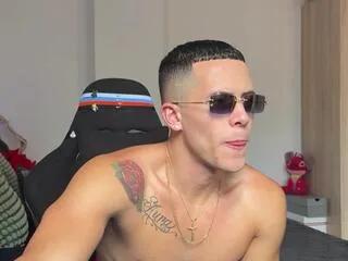 Freechat duncan_collins on Flirt4Free