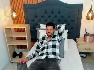 Offline hamilton_smiith on Flirt4Free