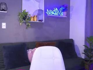 Freechat hanah_evans on Flirt4Free