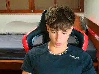 Freechat jamie_chu on Flirt4Free