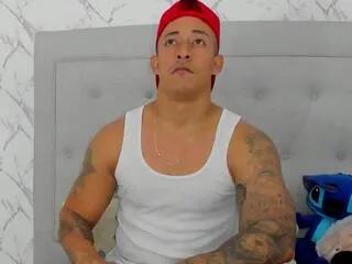 Freechat luigi_ferrara on Flirt4Free