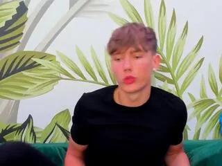 Offline matthew_bieber on Flirt4Free