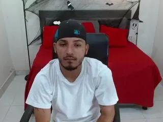 Offline thomas_cuper on Flirt4Free