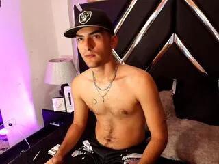 Freechat yoggi_aron on Flirt4Free