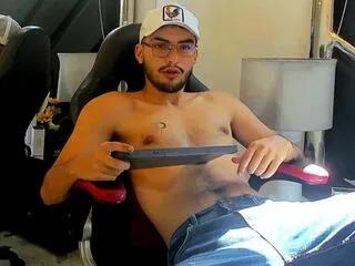 Freechat yoggi_aron on Flirt4Free