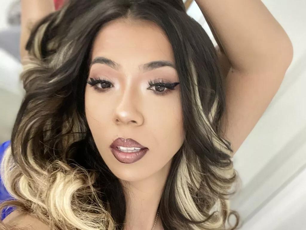 Offline KiaraDevlyne on LiveJasmin
