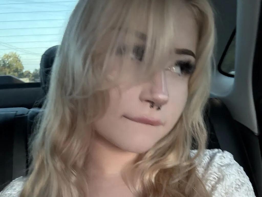 Offline VerlieRentar on LiveJasmin