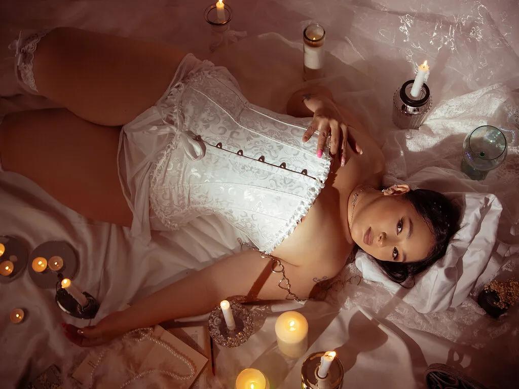 ZamiraSavang on LiveJasmin