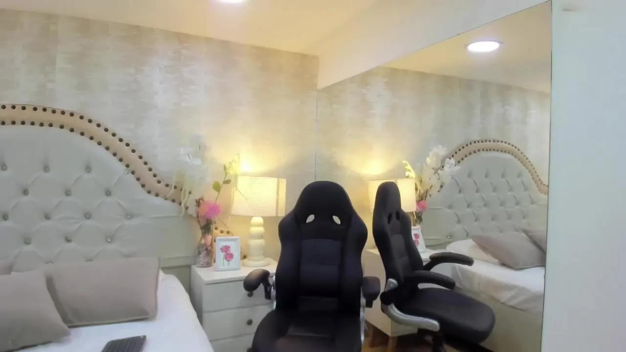 Offline AlannaPortman on Streamray