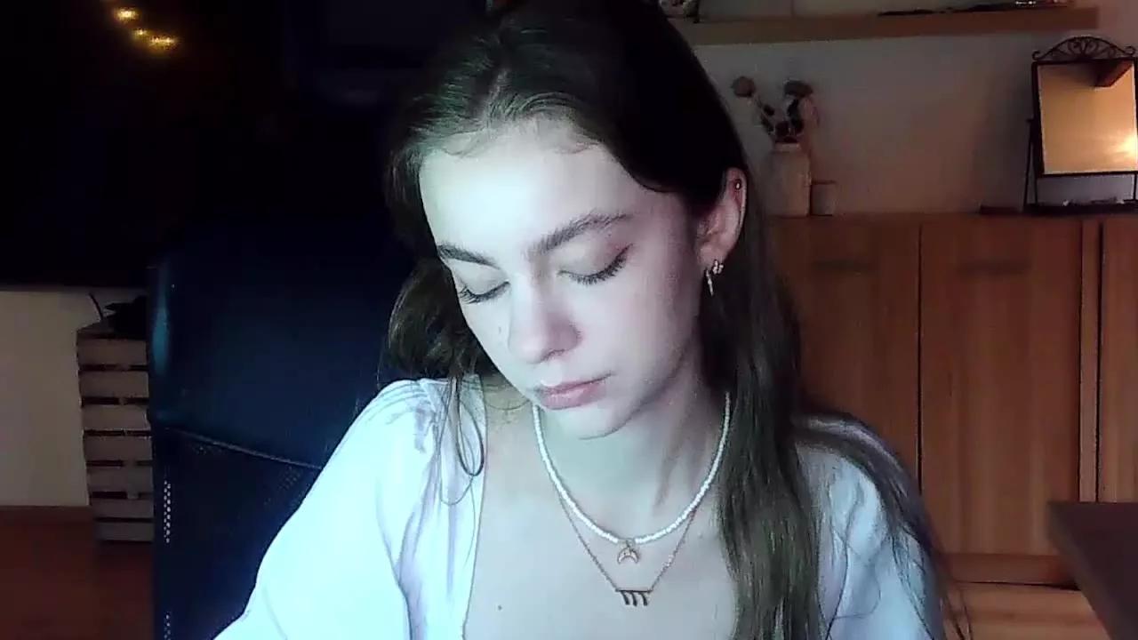 Offline AriaFlirt on Streamray