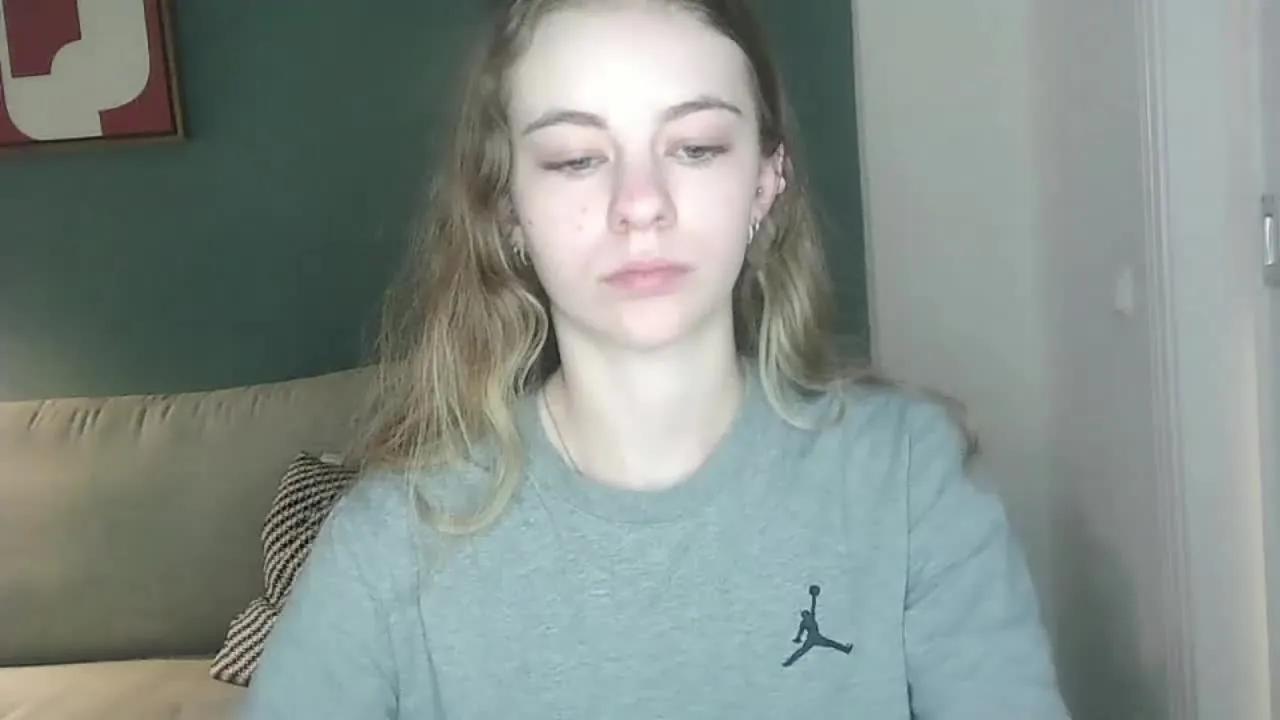 Offline AriaFlirt on Streamray