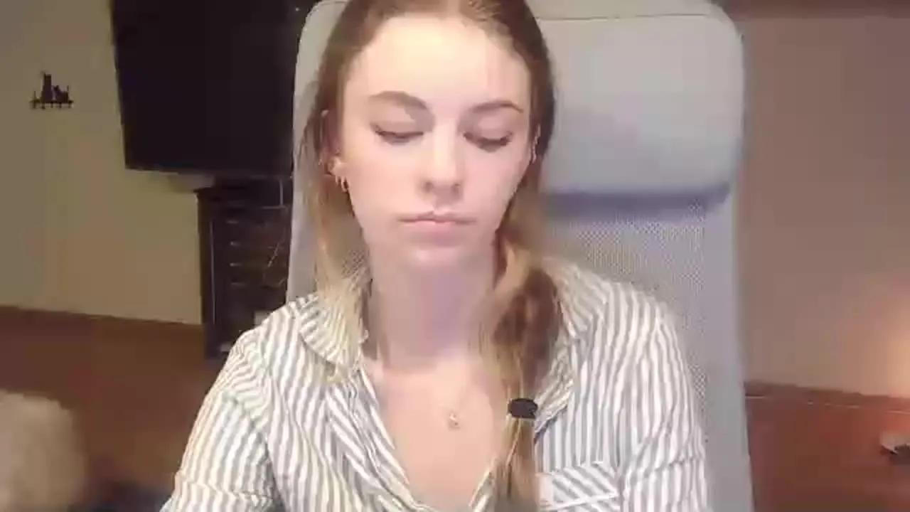 Offline AriaFlirt on Streamray