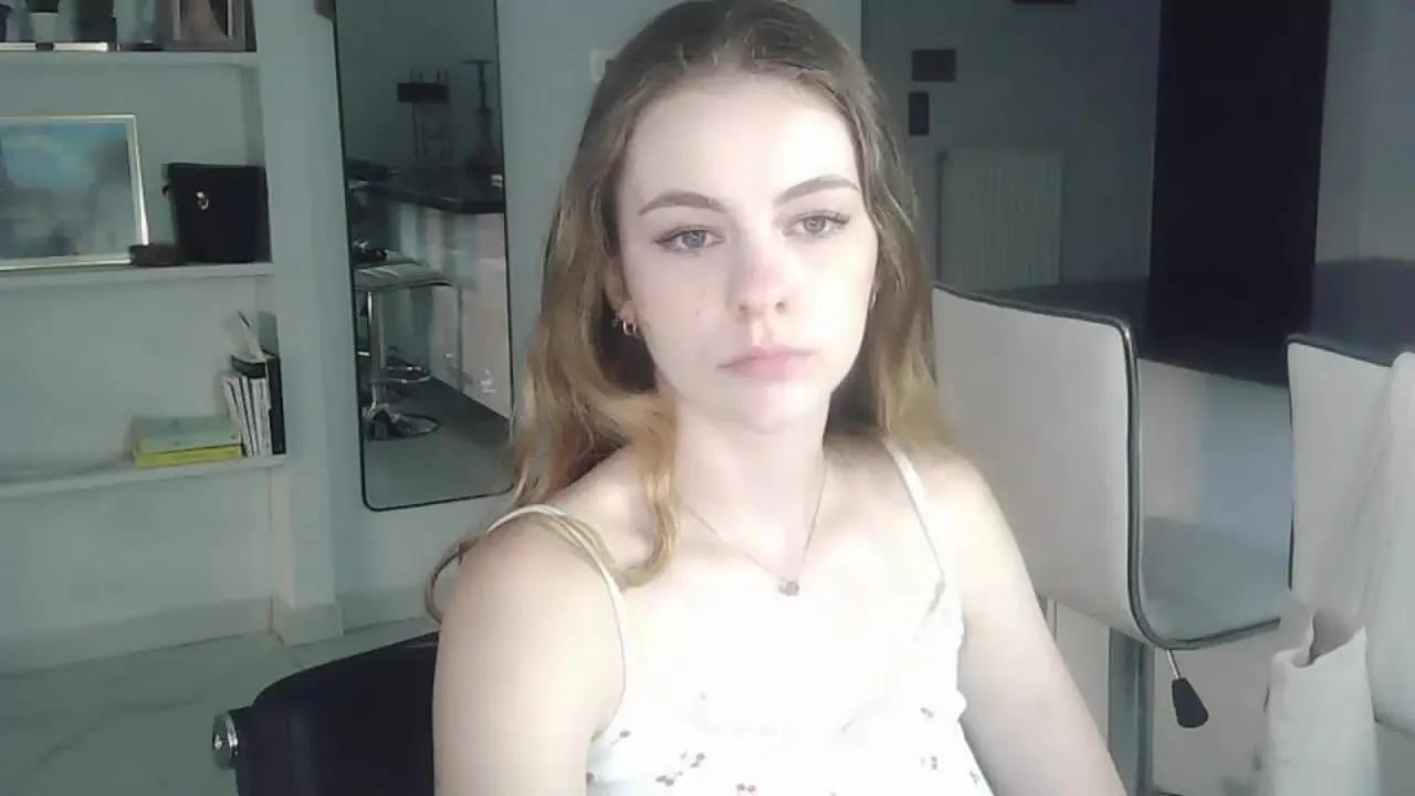 Offline AriaFlirt on Streamray