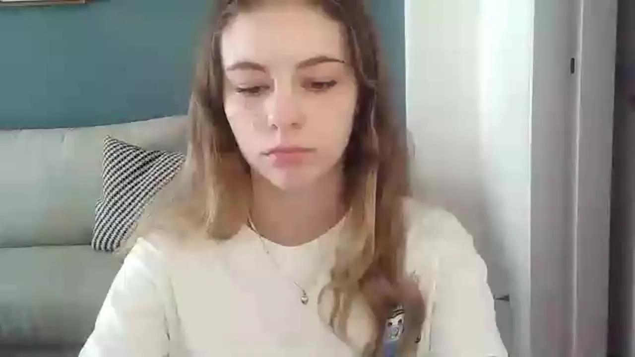 Offline AriaFlirt on Streamray