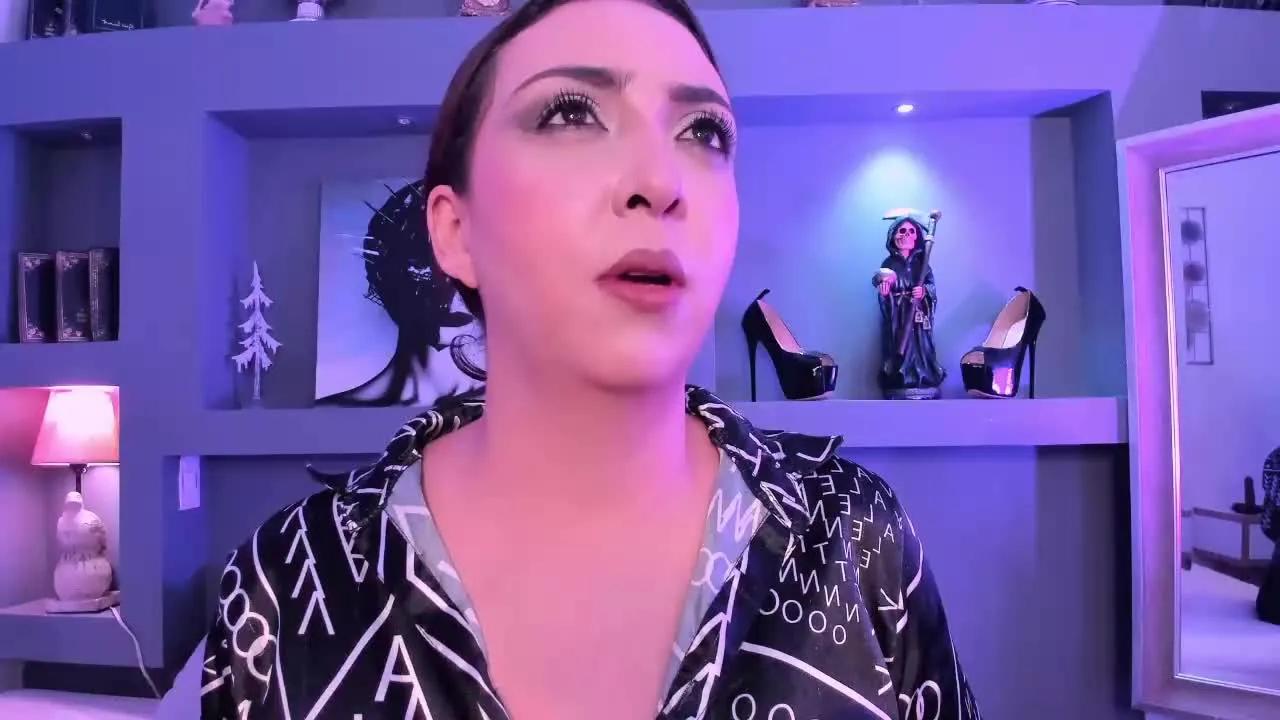 Freechat Charrlottee on Streamray