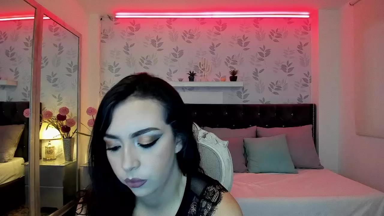 Freechat Charrlottee on Streamray