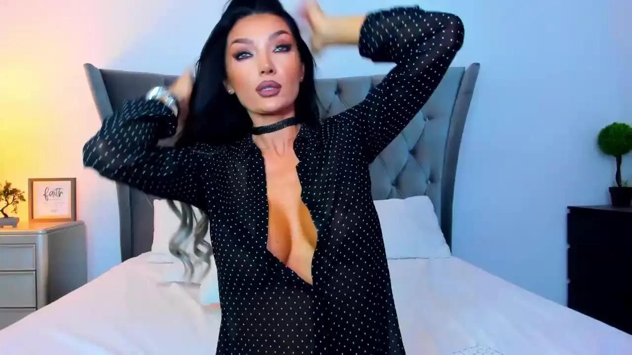 Offline KarinaSmithh on Streamray
