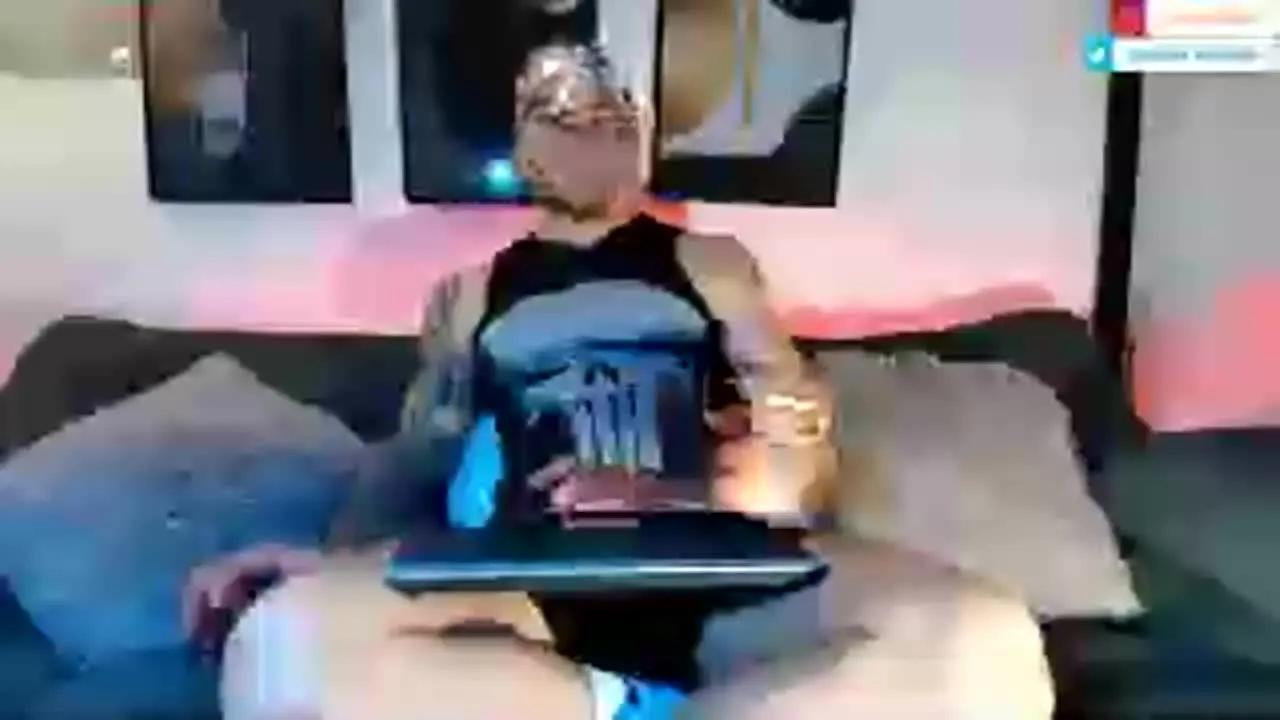 roomnolimitss on Streamray 