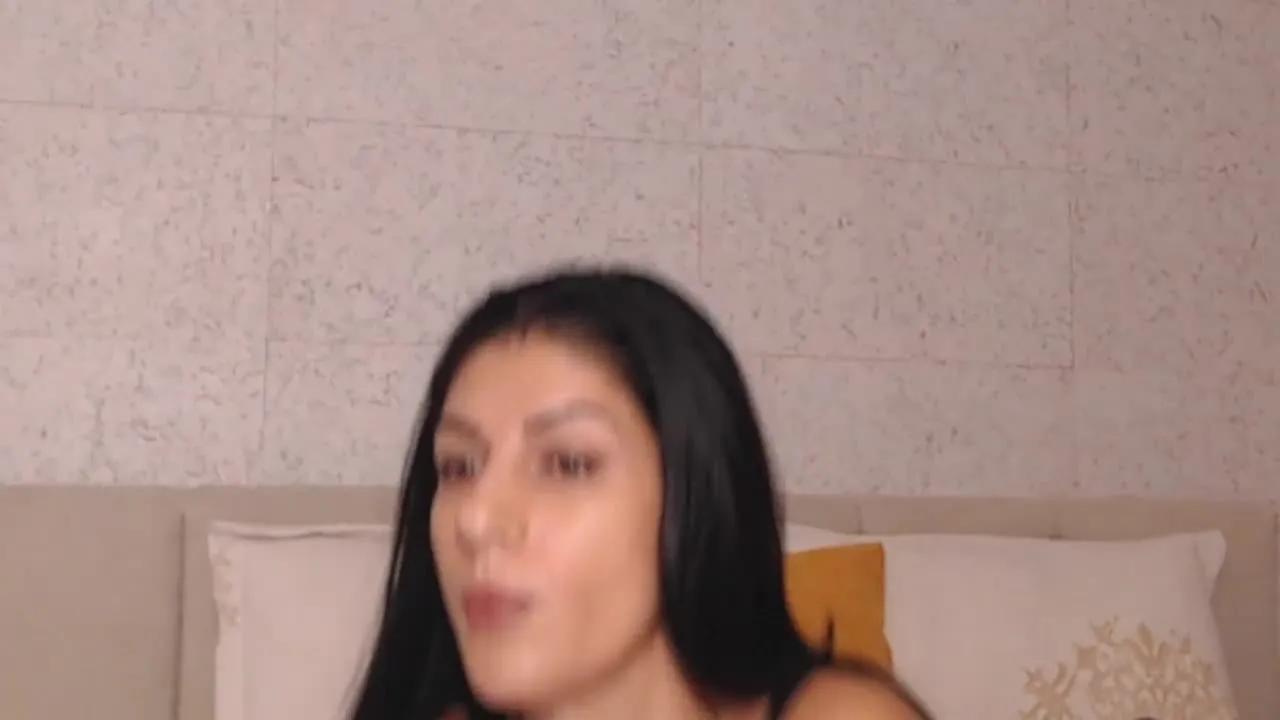 Offline RoxanneCrystal on Streamray